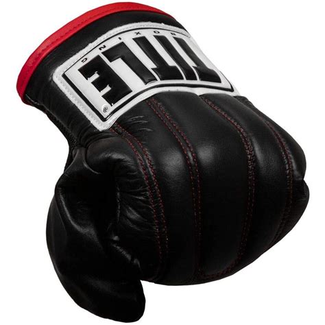 Padded boxing gloves in black 